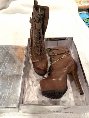 Zigi Girl Khaki Platform Combat Boots with Gold Chain